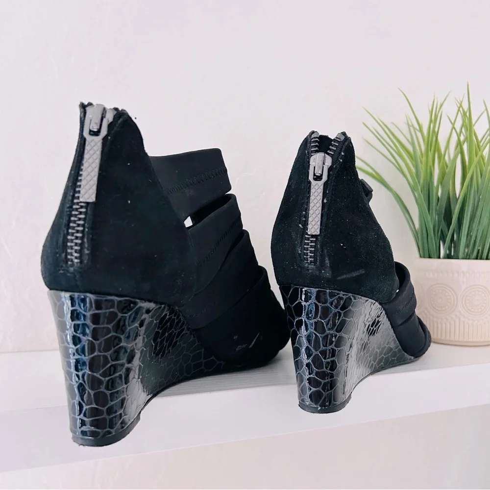 Donald J‎ Pliner Women’s Wedges Black Size 9.5